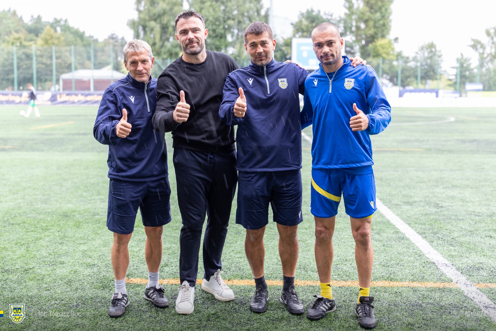 Grała młodzież: Surowa lekcja w pojedynku legend-image