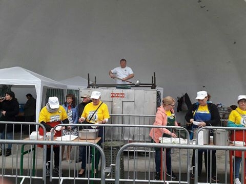 Rekordowa zupa ze wsparciem dla kibica Arki.-image