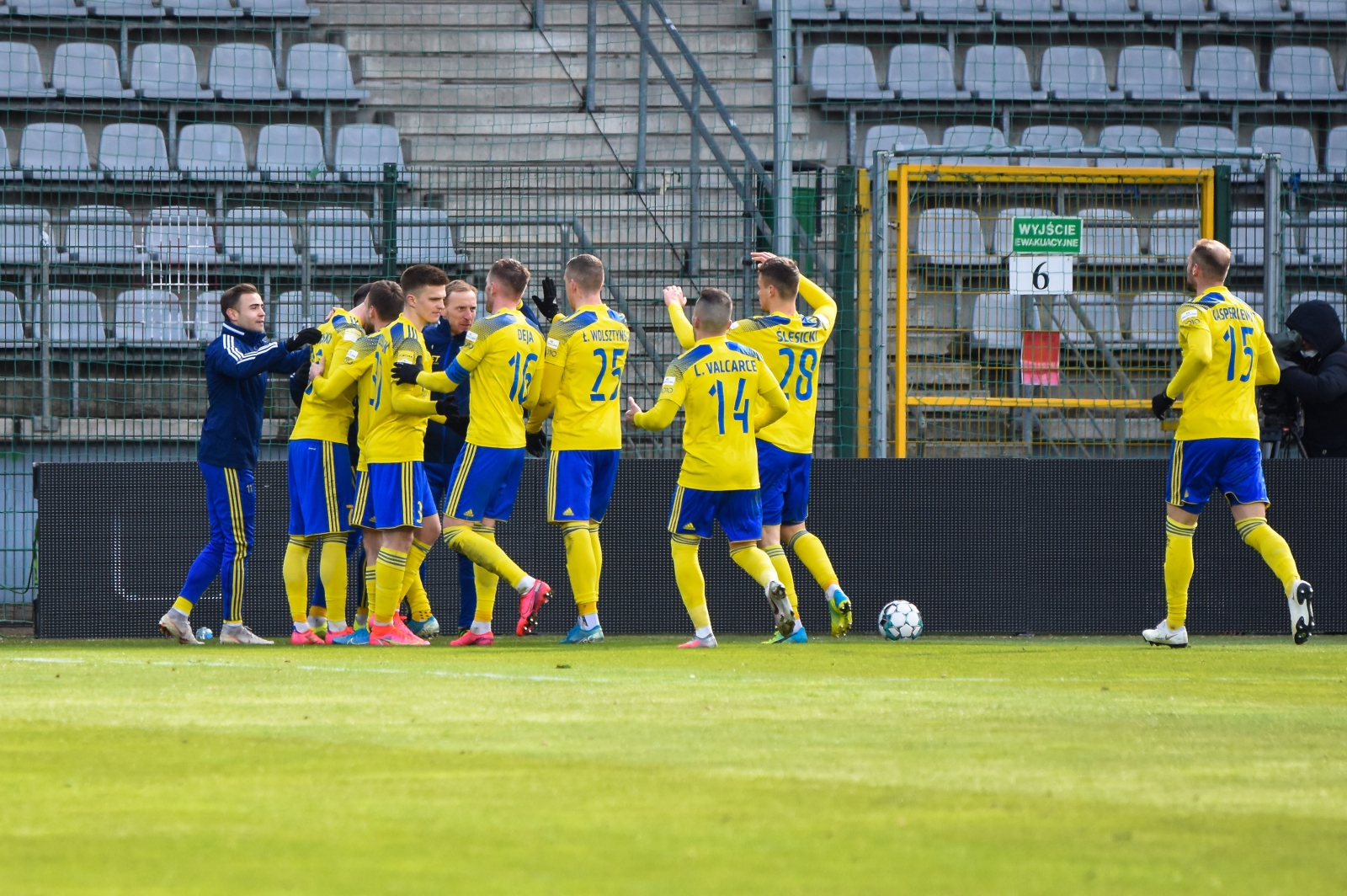 Centrum meczowe: Miedź Legnica - Arka Gdynia-image
