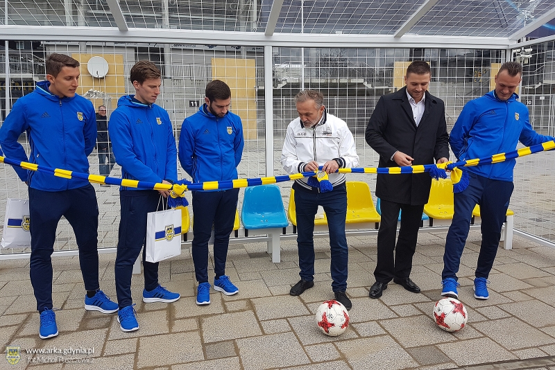 Wiata "bramka" od AMS przed Stadionem Miejskim w Gdyni!-image