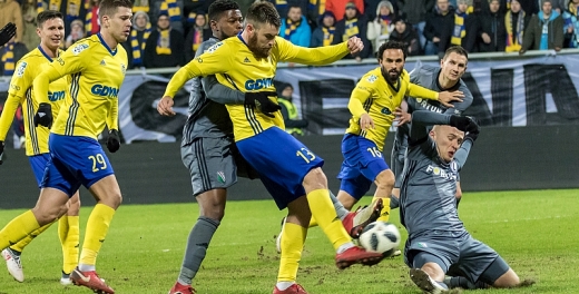 Statystyka meczu  Arka - Legia Warszawa.