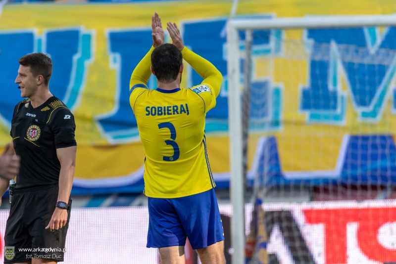Piłkarz meczu: Sobieraj. Piłkarz rundy: Steinbors!-image
