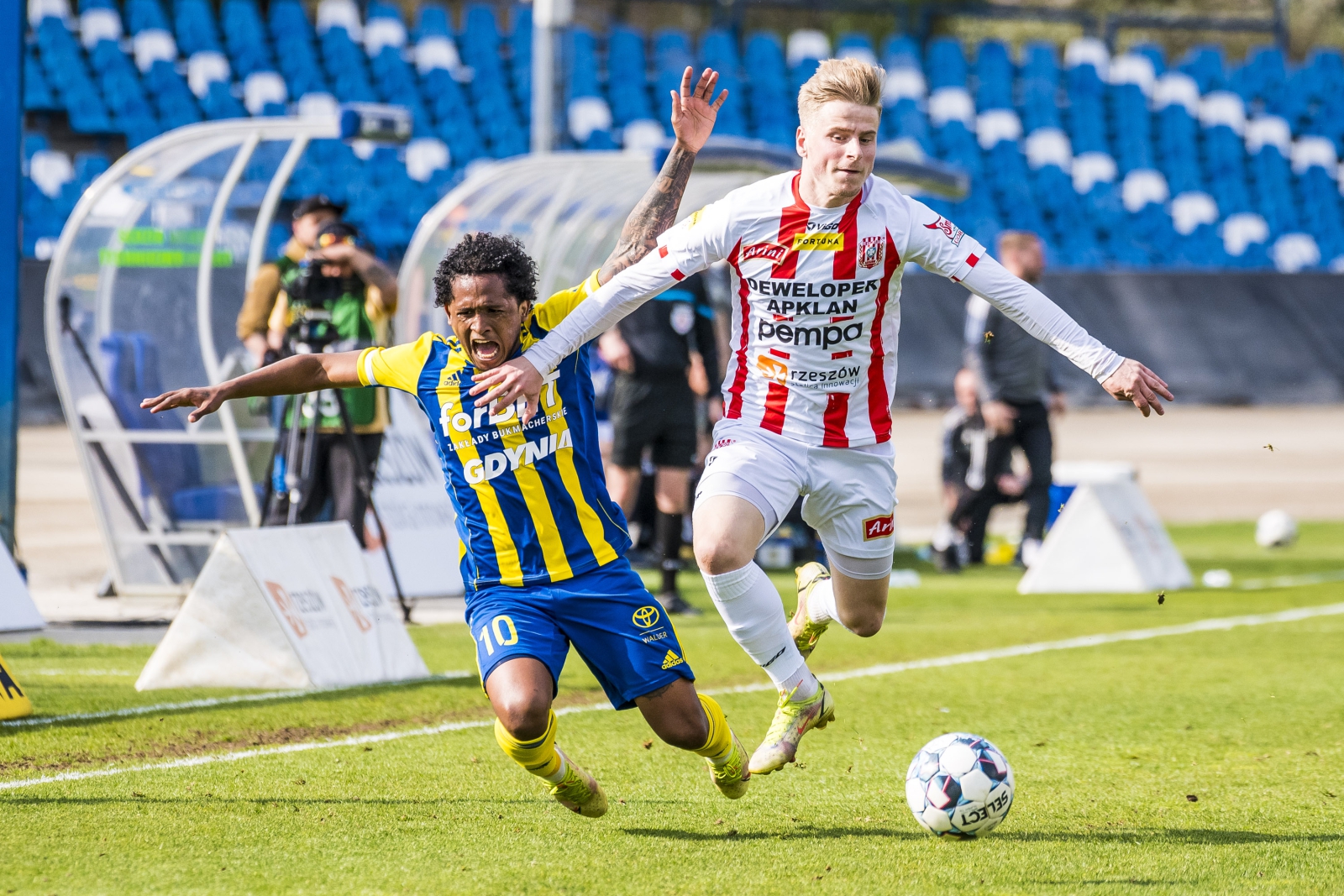 Centrum meczowe: Apklan Resovia - Arka Gdynia-image