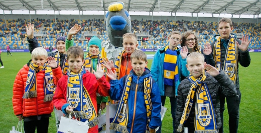 Żółto- niebieskie urodziny na stadionie!