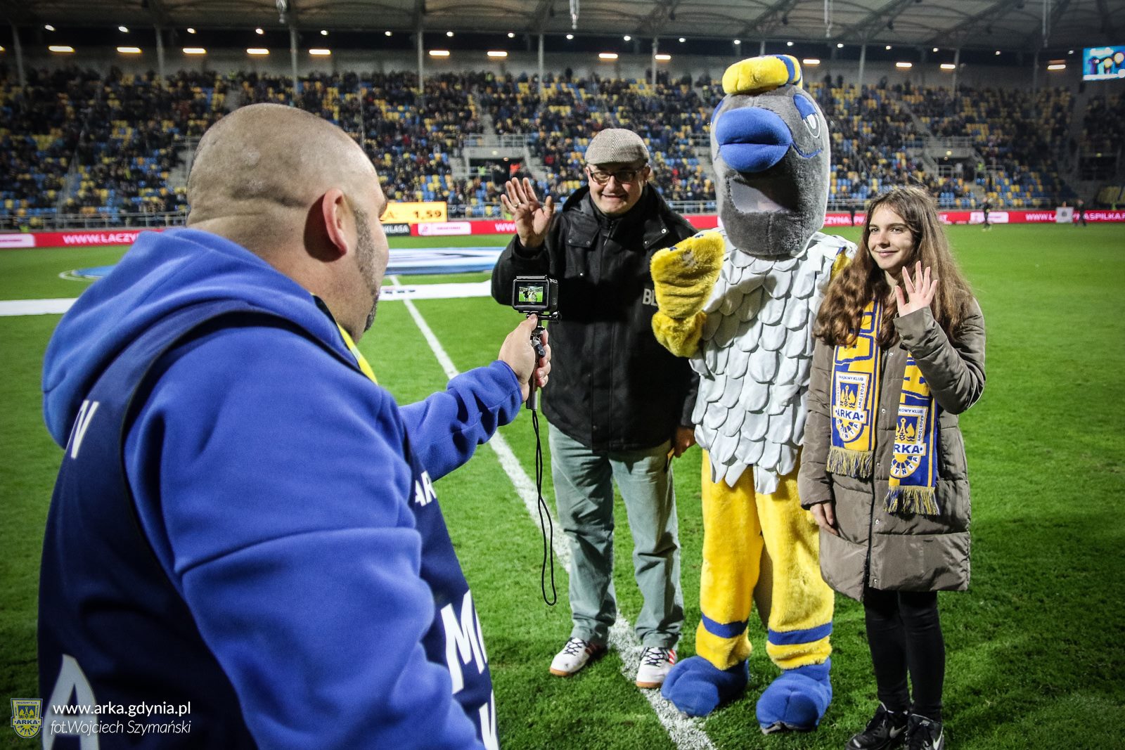 Żółto- niebieskie urodziny na stadionie!-image