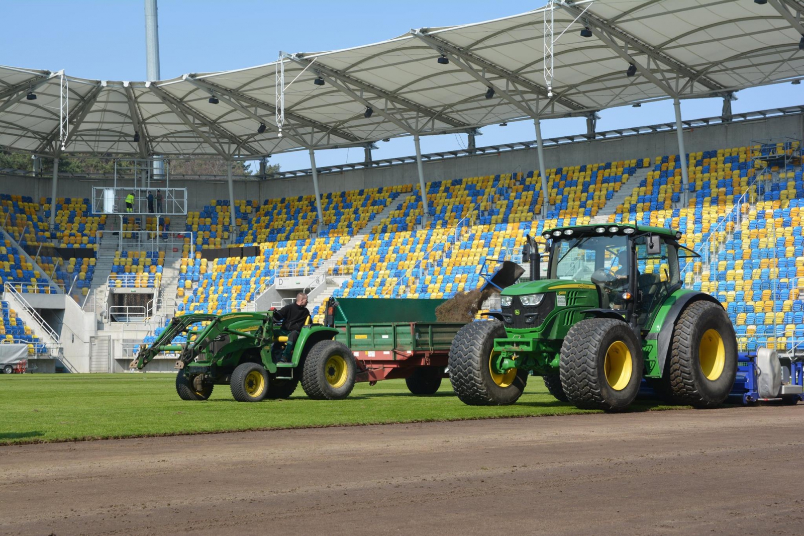 Nowa murawa na Stadionie Miejskim.-image