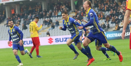 Korona Kielce - Arka 0:2! Skuteczna Arka sięga po 3 punkty!