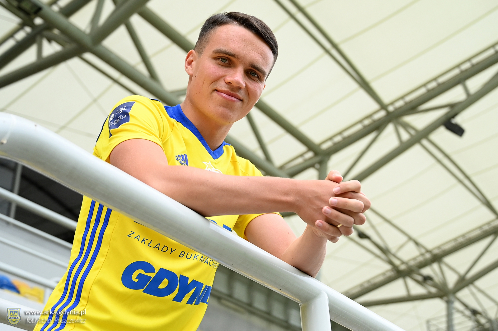 Szymon Drewniak przychodzi do Arki-image