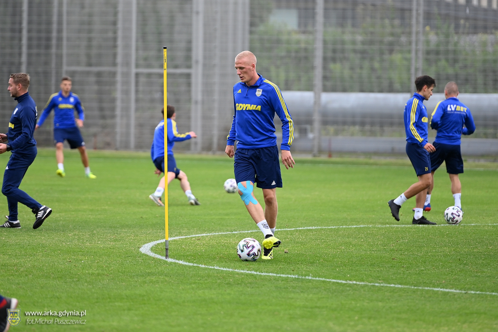 Badania i boisko-image