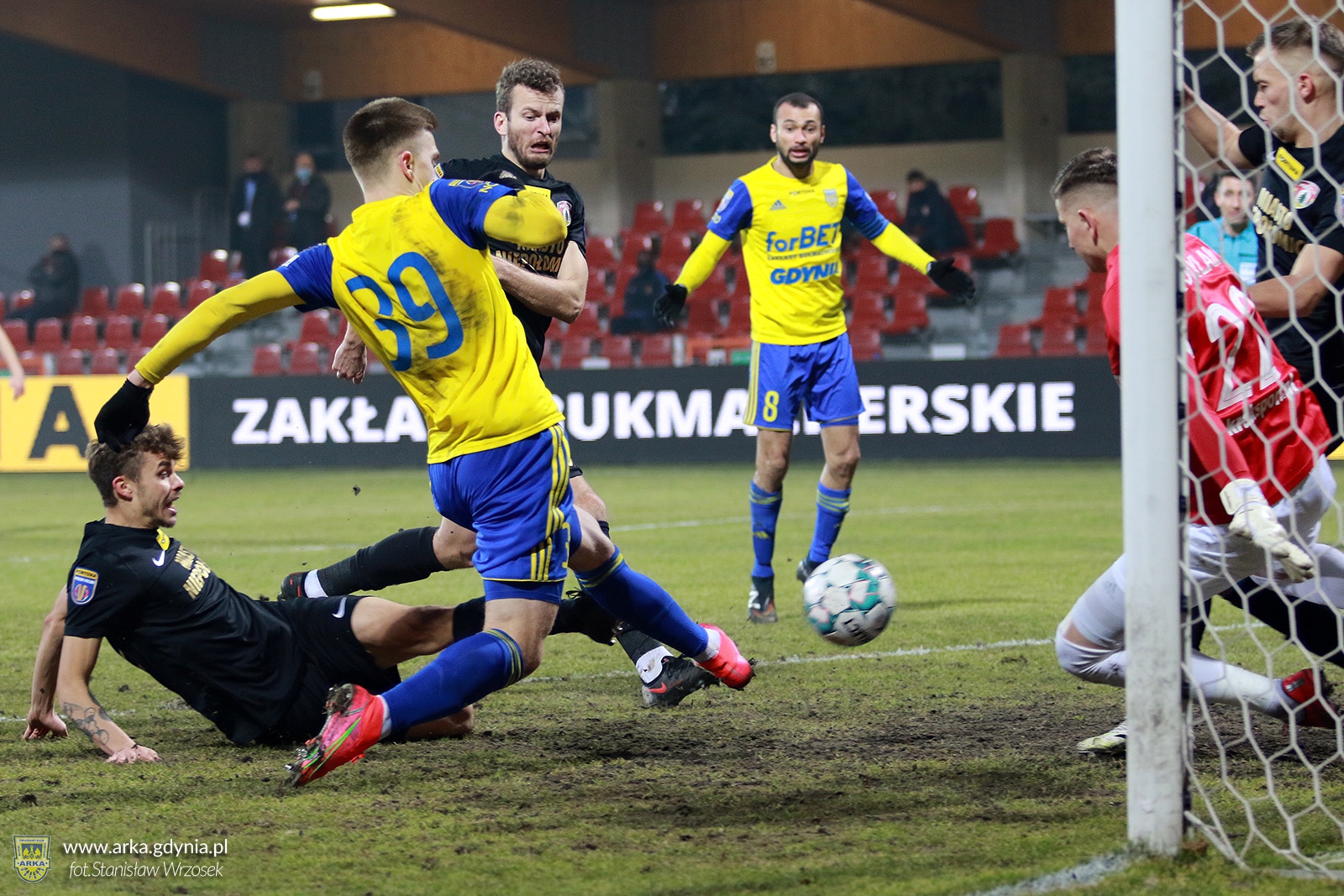 Centrum meczowe: Arka Gdynia - Puszcza Niepołomice-image