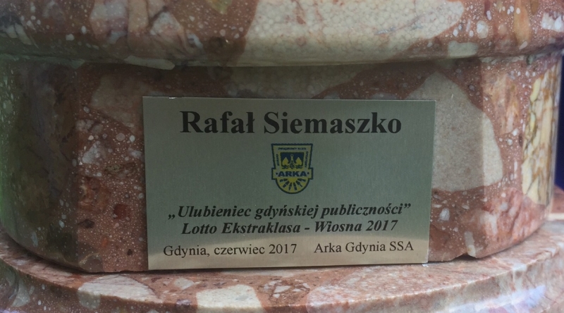 Piłkarz rundy: Puchar dla Rafała Siemaszki!-image