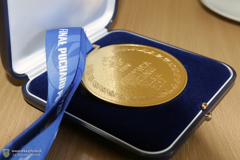 Medal wylicytowany i wręczony!-image