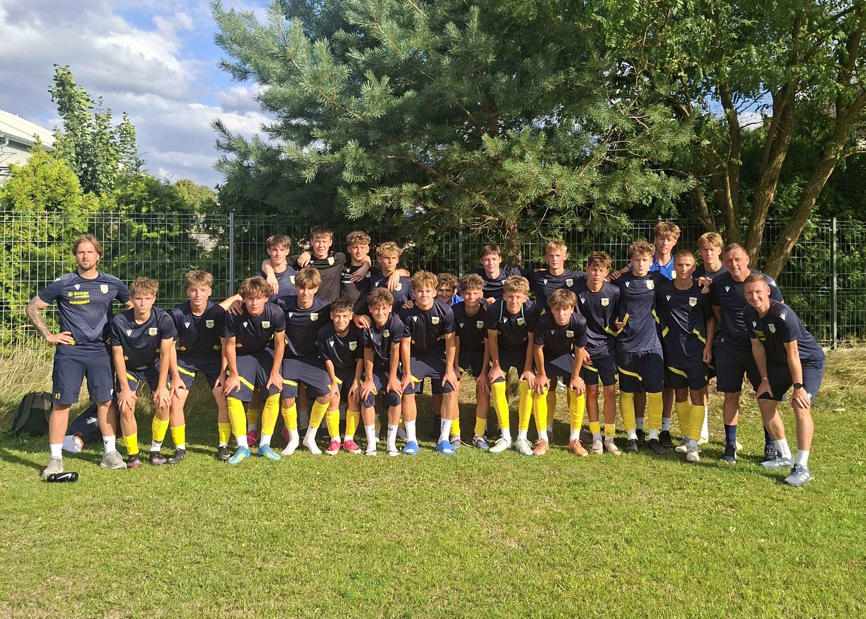 u16