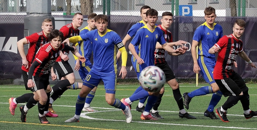 4 liga: Remis na początek rywalizacji w grupie mistrzowskiej