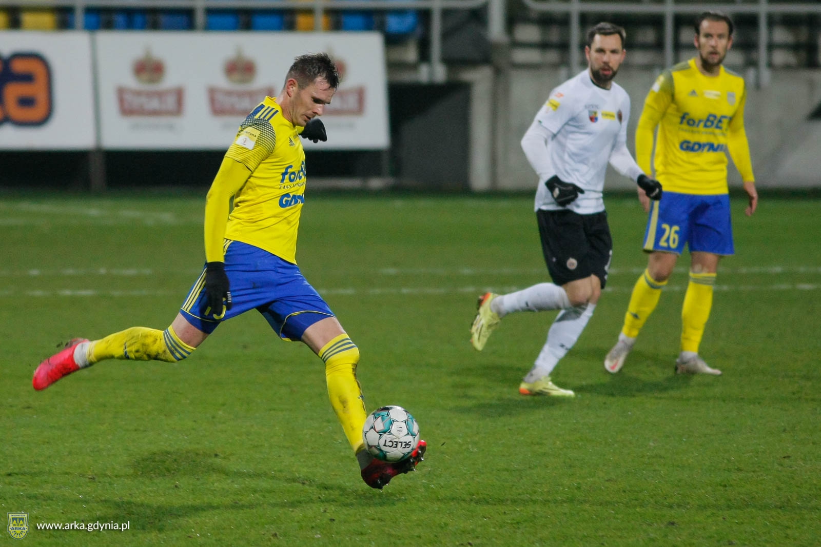 Piłkarz meczu: Adam Deja. Piłkarz rundy: Daniel Kajzer-image
