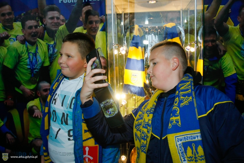 "Śledziki" zapełniły trybuny! Arka Razem!-image