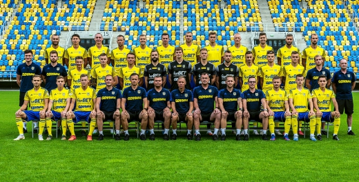 Premierowe starcie w samo południe