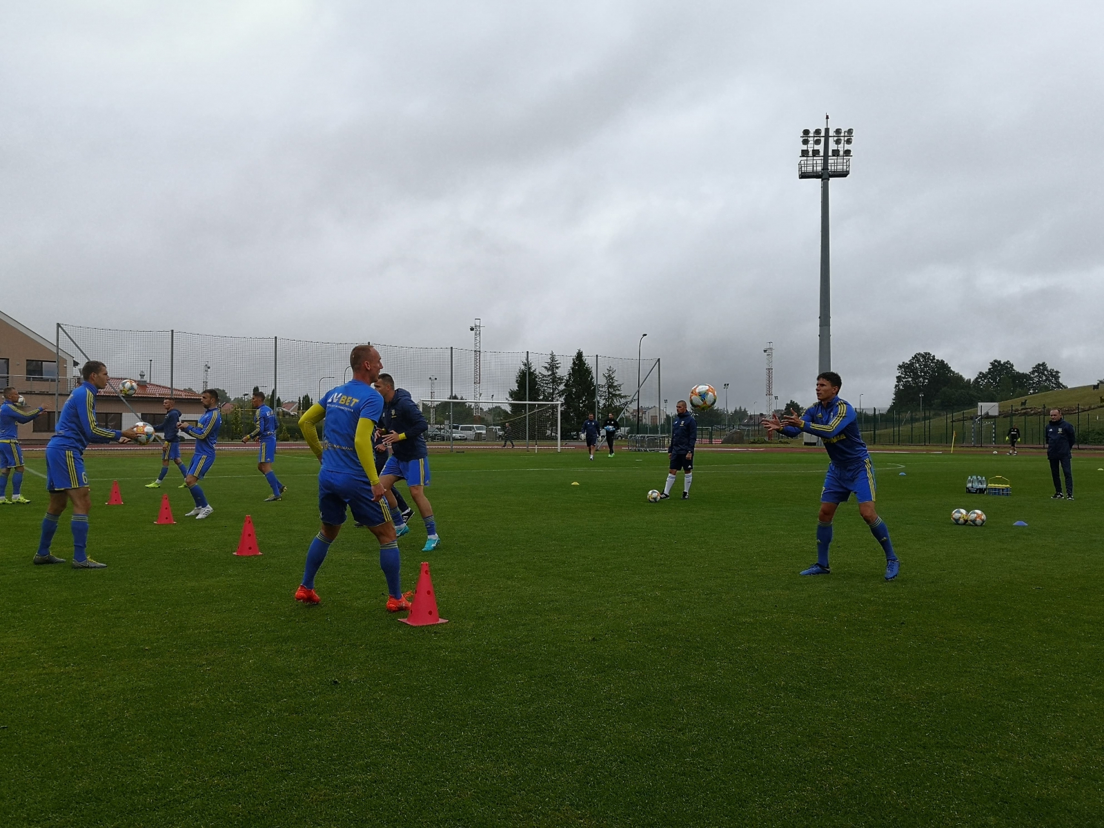 Dodatni bilans sparingów. Paur bez kontraktu-image