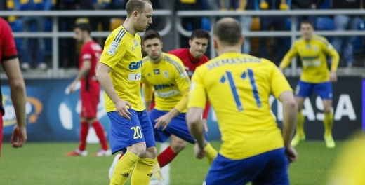 Statystyka meczu Arka - Piast Gliwice.