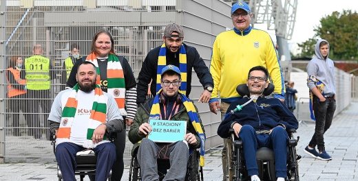 Stadiony Bez Barier podczas meczu Arka - Stal
