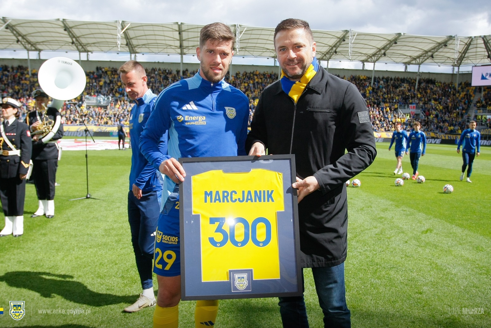 Marcjanik x 300!-image