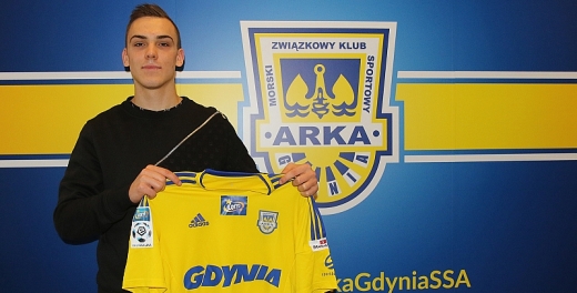 Adrian Klimczak z kontraktem.