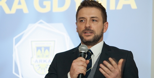 Prezes Arki: Z trenerem Ojrzyńskim rozmawiam przy zamkniętych drzwiach.