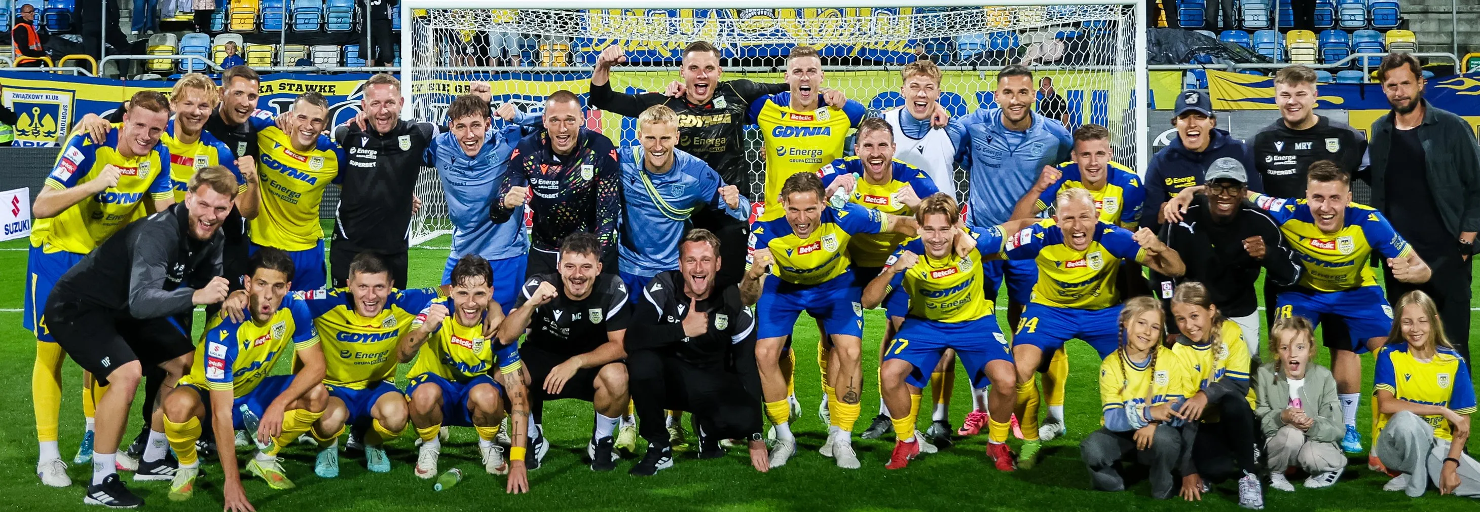 Wokół meczu: Wygrana, debiuty i premiery